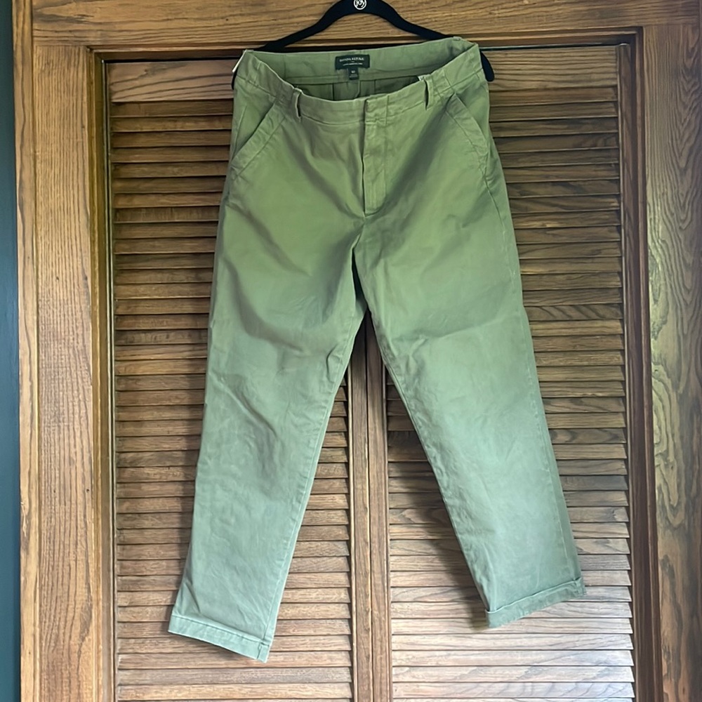 Banana Republic green boyfriend style chino pants 10